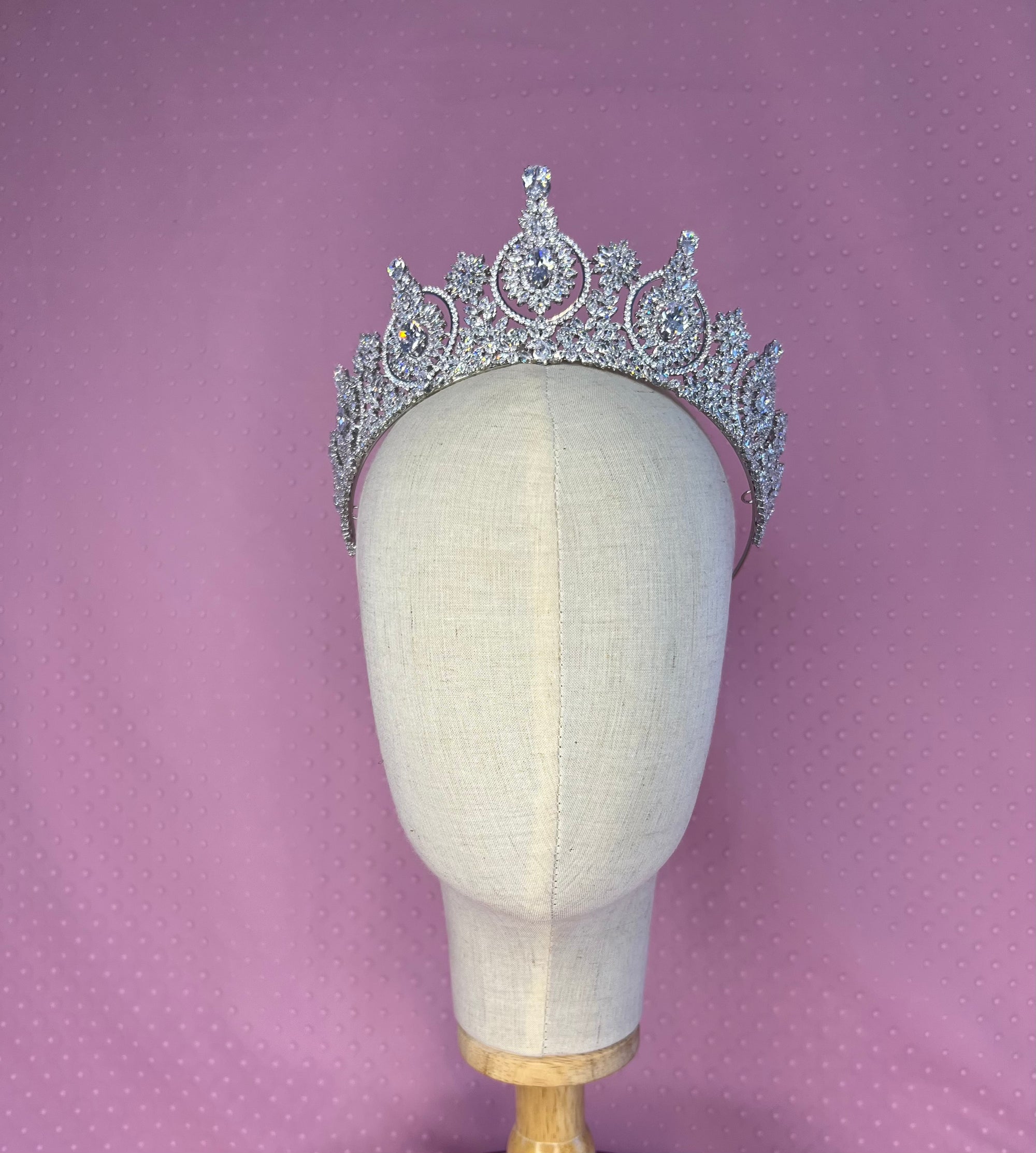 Adorina Tiara