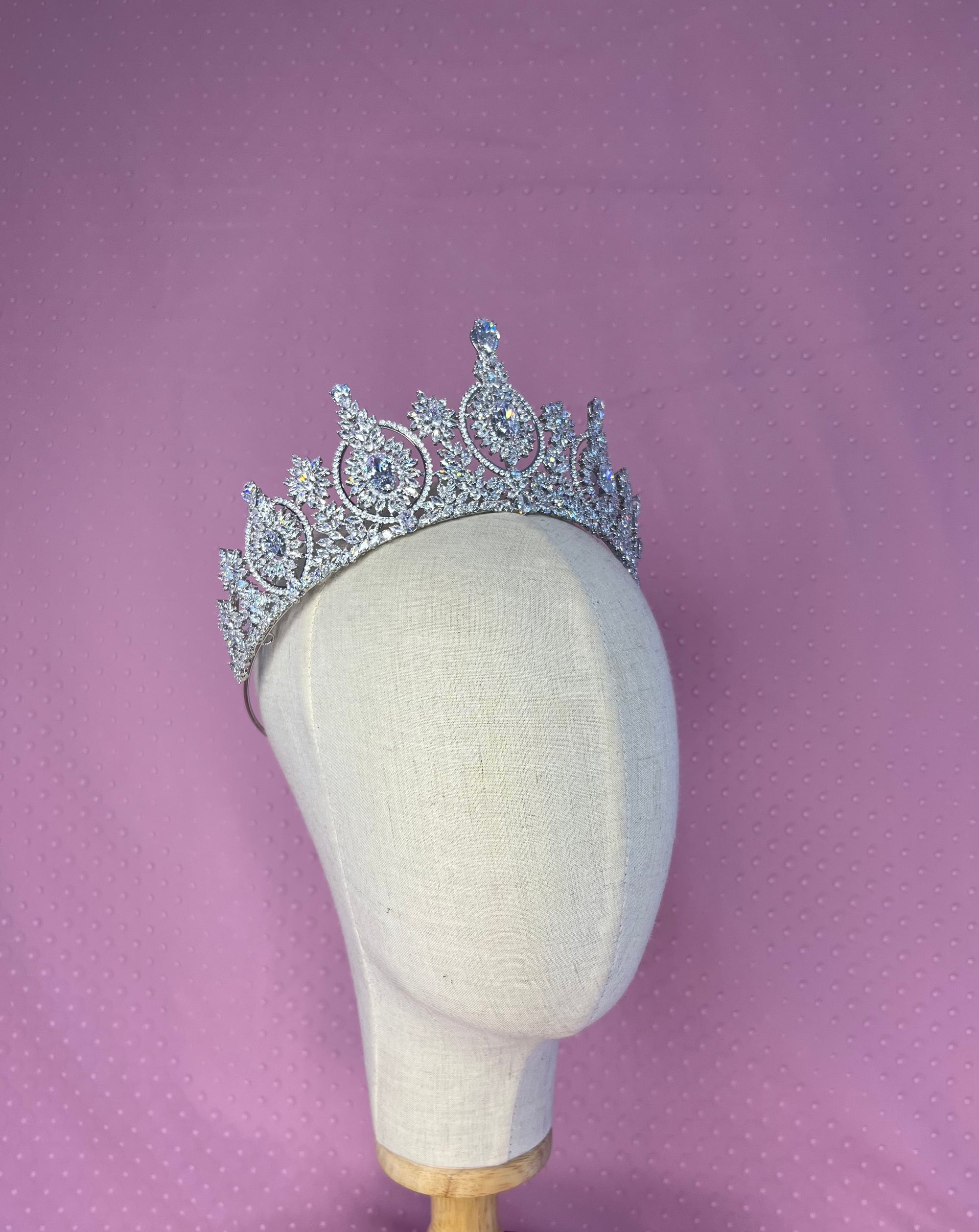 Adorina Tiara